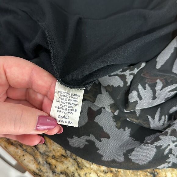 Mezon Cotton Blend Floral Burnout Velvet Split Back Layered Top Size S - Picture 4 of 6